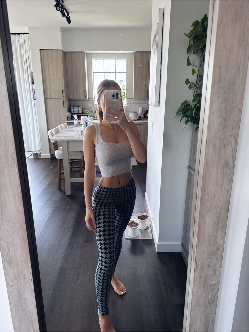 Almost Famous Black & Gray Houndstooth High-Rise Leggings (Size Small)